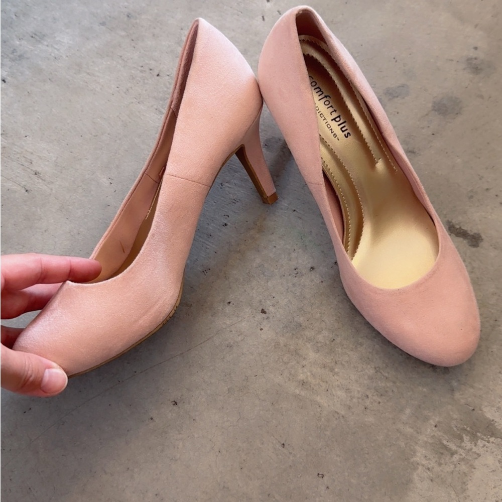 comfort plus by Predictions Blush Pink Suede Mid Heel Pumps - Picture 2 of 2
